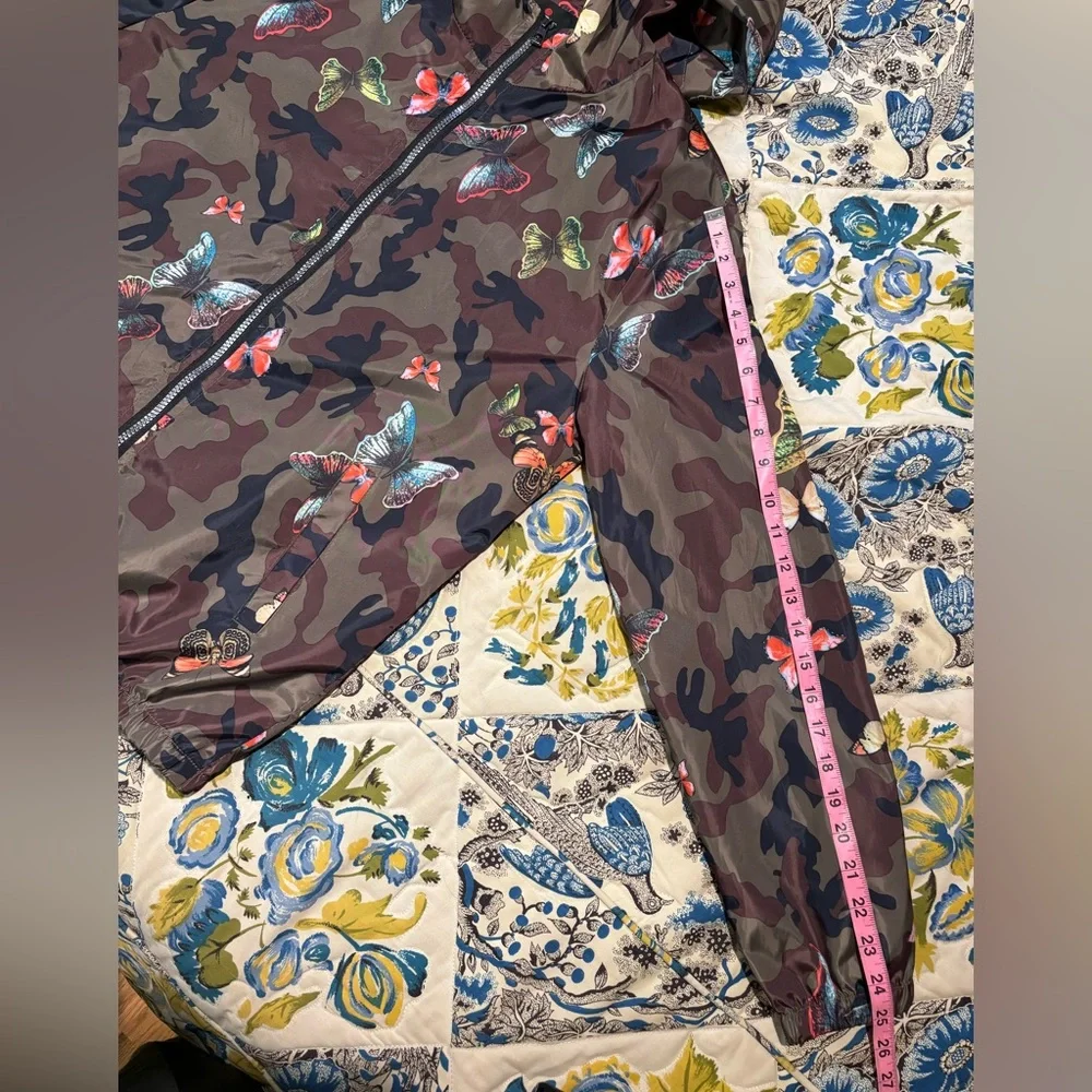 Butterfly Print Camouflage Windbreaker Jacket, Women’s Size Medium - Picture 6 of 7